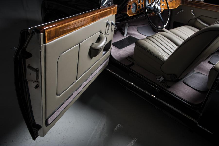 Интерьер Bentley S1 Continental Drophead Coupe by Park Ward 1955 года  (фото 30 из 34)